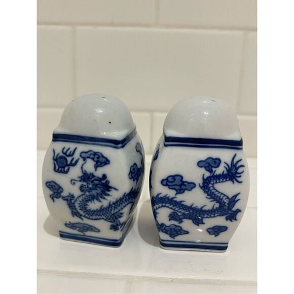 Vintage Bombay China Blue And White Salt and Pepper Shakers - Picture 1 of 8